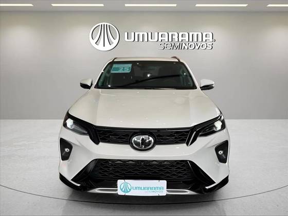 TOYOTA HILUX SW4 2.8 D-4D TURBO DIESEL SRX PLATINUM 7L 4X4 AUTOMÁTICO TOYOTA HILUX SW4 2.8 D-4D TURBO DIESEL SRX PLATINUM 7L 4X4 AUTOMÁTICO